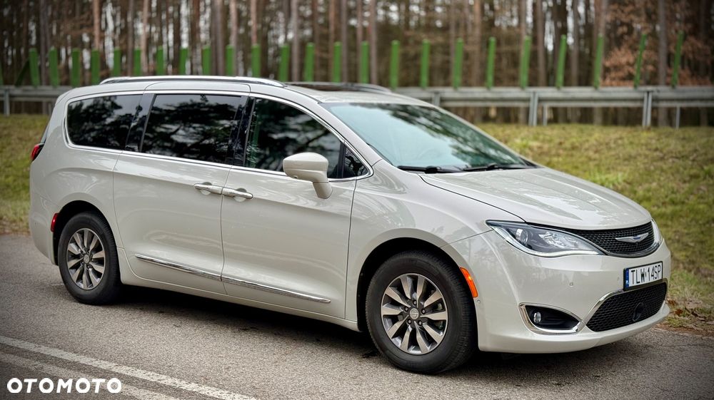 Chrysler Pacifica - 4