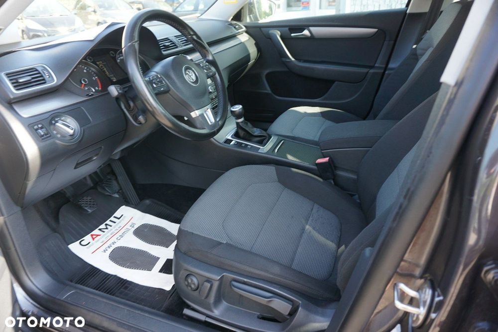 Volkswagen Passat - 9