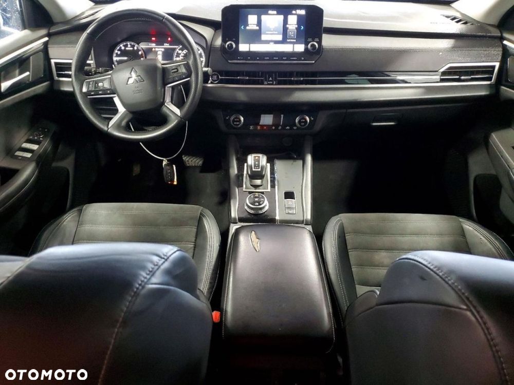 Mitsubishi Outlander - 8