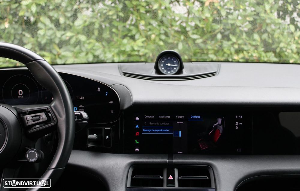 Porsche Taycan 4S - 38