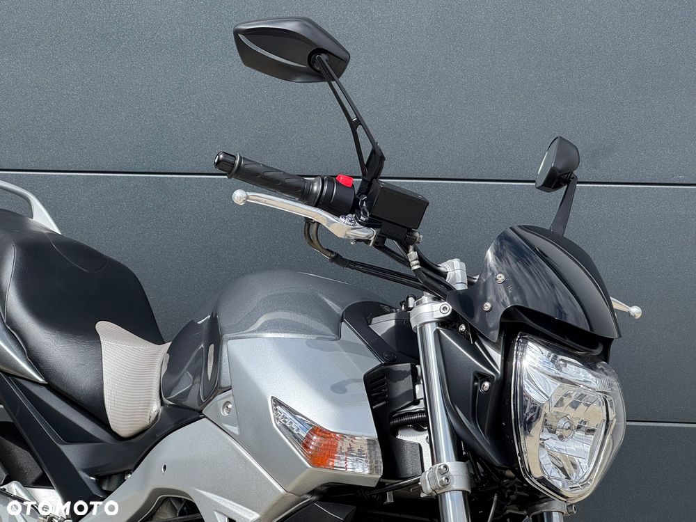 Suzuki GSR - 2