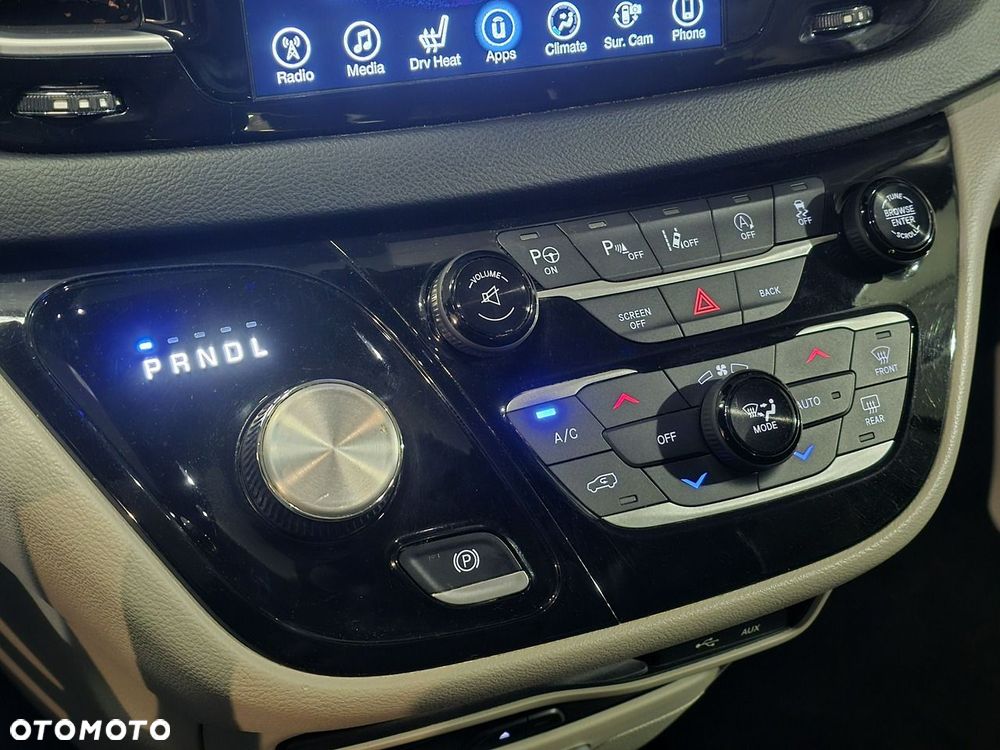 Chrysler Pacifica - 32
