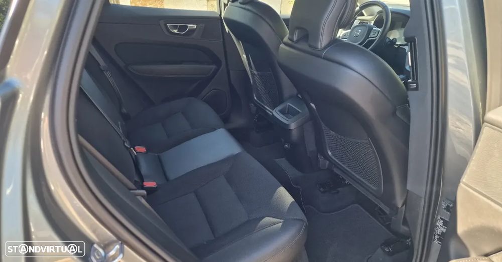 Volvo XC 60 2.0 D4 Momentum Plus Geartronic - 17