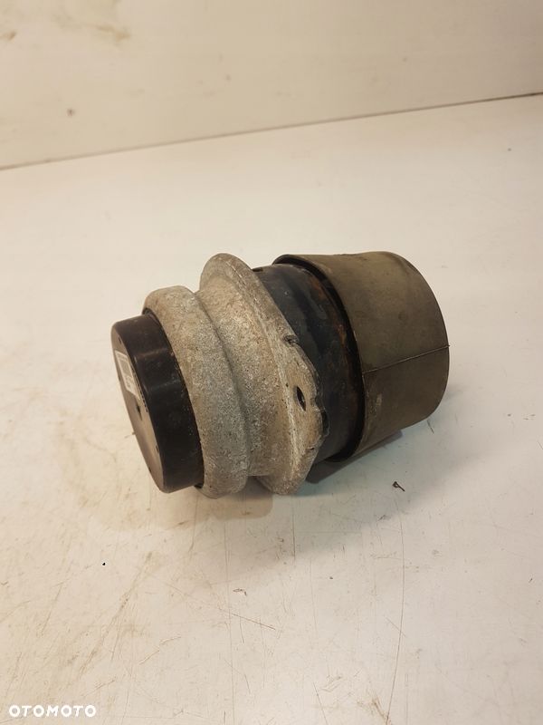 PODUSZKA SILNIKA AUDI Q7 4L 3.0 TDI 7L8199131A - 2