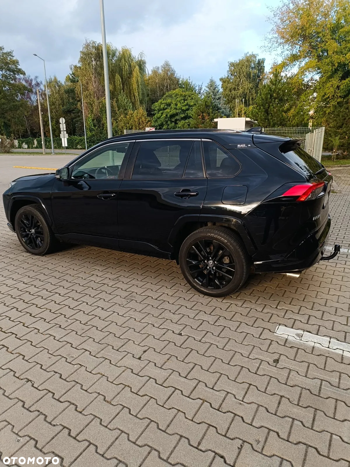 Toyota RAV4 2.5 Hybrid Black Edition by JBL 4x4 - 5