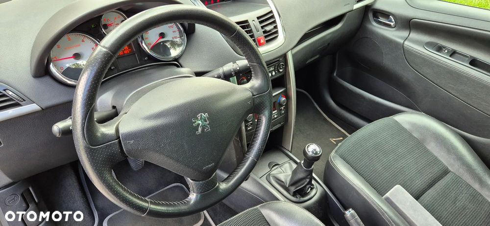Peugeot 207 - 16