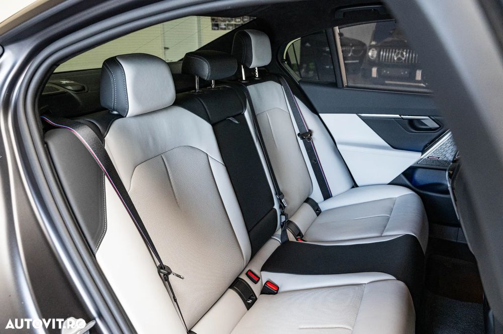 BMW M5 xDrive - 28