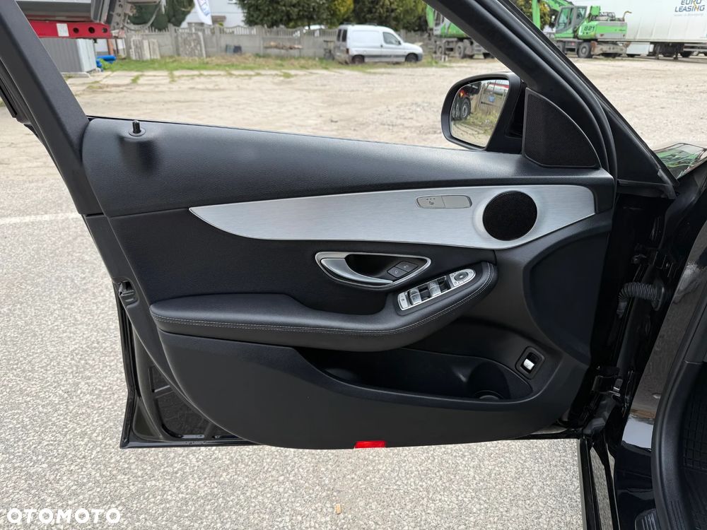 Mercedes-Benz Klasa C 180 7G-TRONIC Exclusive - 23