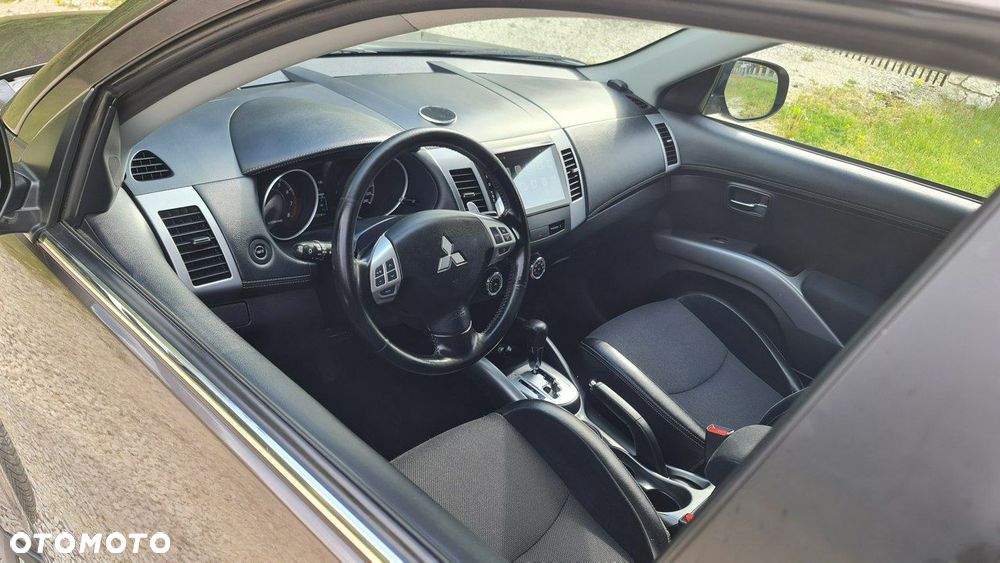 Mitsubishi Outlander - 11