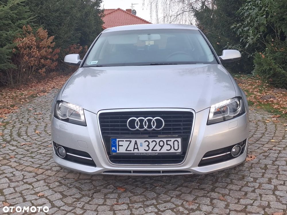 Audi A3 Sportback 2.0 TDI DPF (DSG) S tronic Ambiente - 2