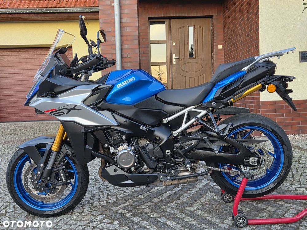 Suzuki GSX - 6