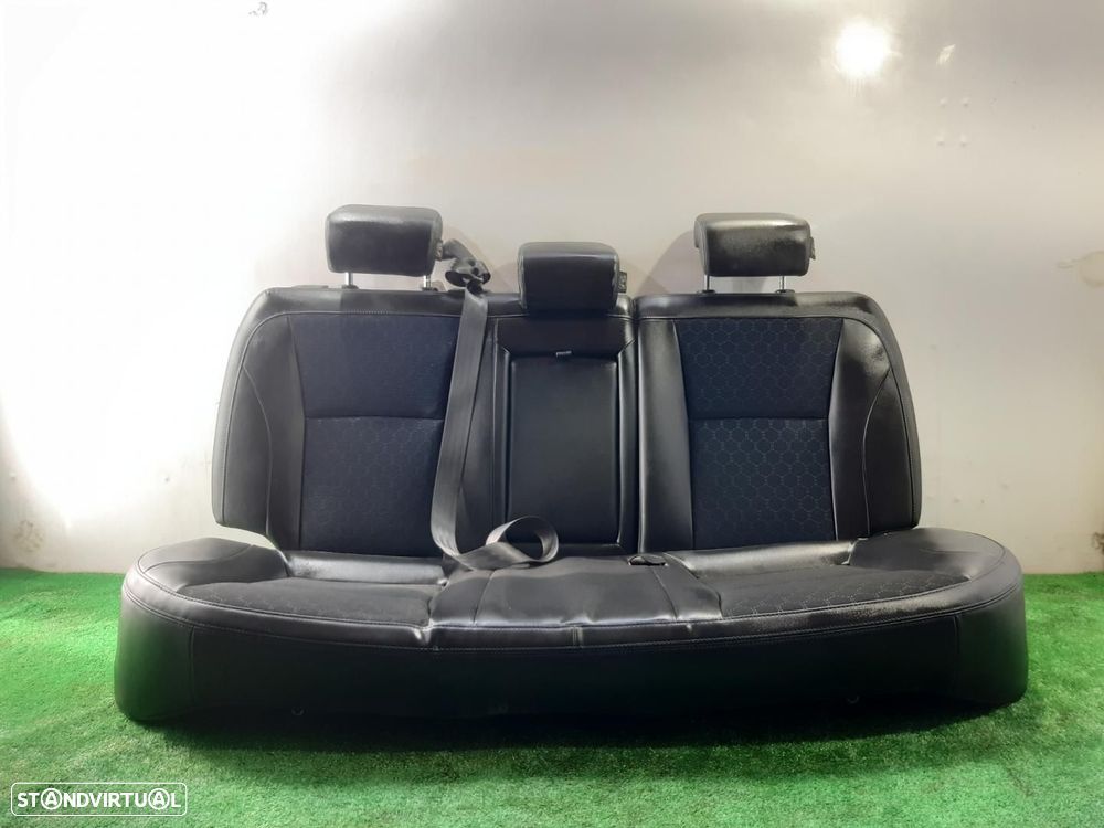 BANCOS TRASEIROS SSANGYONG TIVOLI - 1