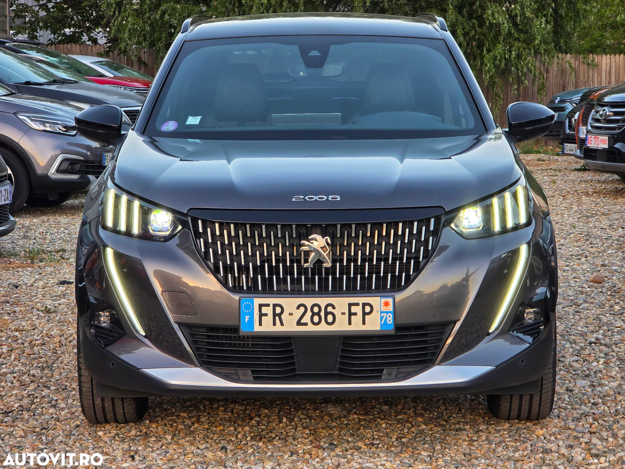 Peugeot 2008 PureTech 130 EAT8 GT - 2