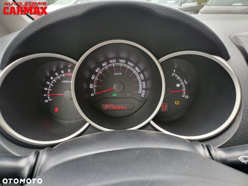 Kia Venga - 11