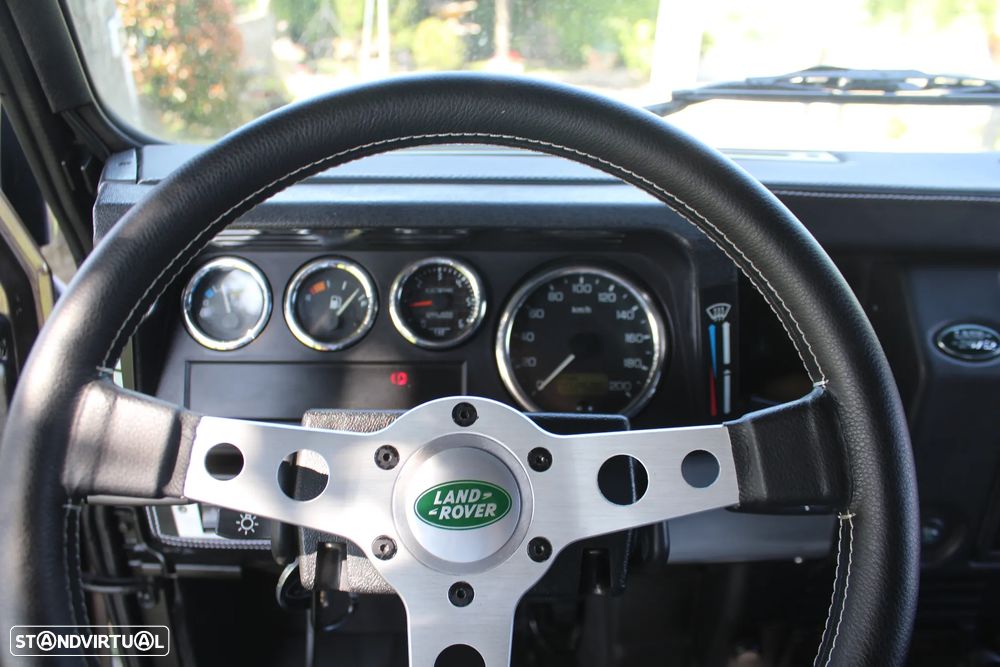 Land Rover Defender 90 2.5 TD5 Metal Top - 22