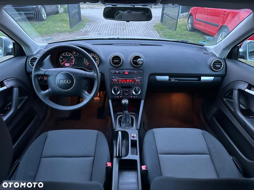 Audi A3 3-drzwiowe 1.6 Attraction - 14