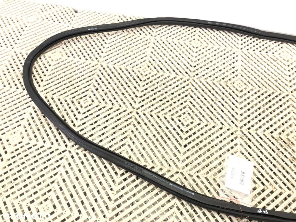 USZCZELKA DRZWI PRZÓD PRAWA  AUDI A8 D5 (4N2, 4N8) 2017 - 2022 60 TFSI Mild Hybrid quattro 338 kW - 4