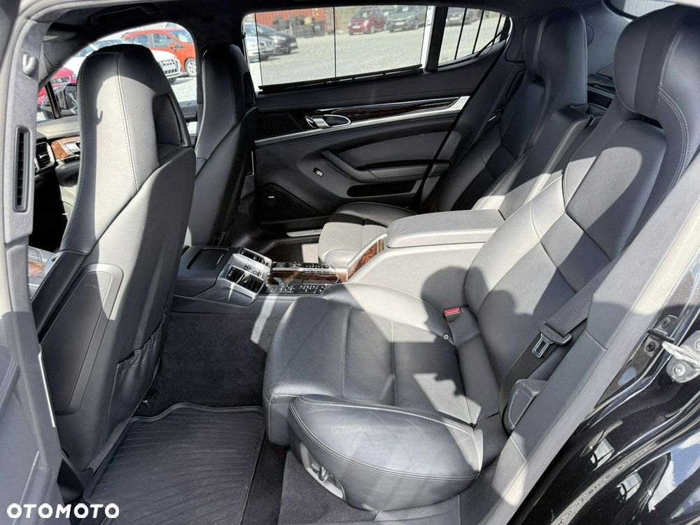 Porsche Panamera Turbo Executive - 23
