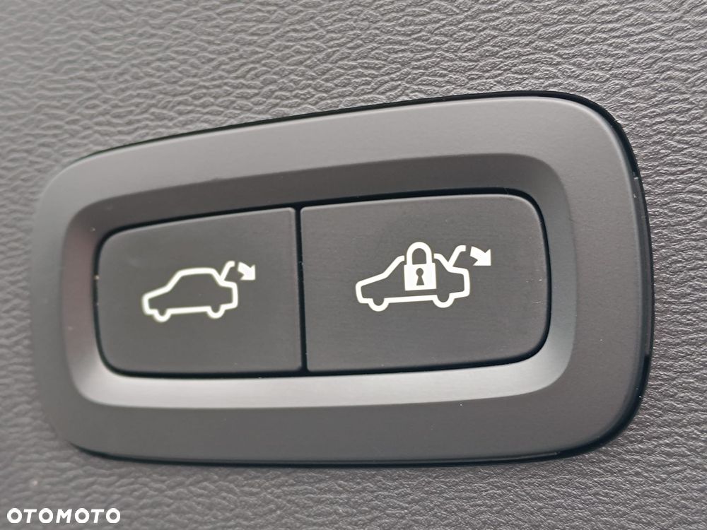 Volvo XC 40 T5 AWD R-Design - 24