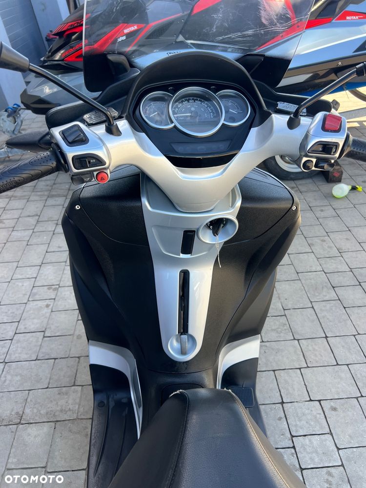 Piaggio MP-3 - 15