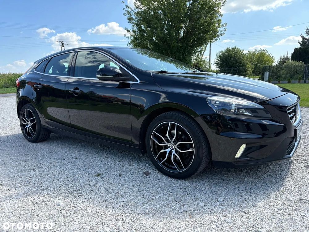 Volvo V40 D2 Drive-E R-Design Momentum - 1