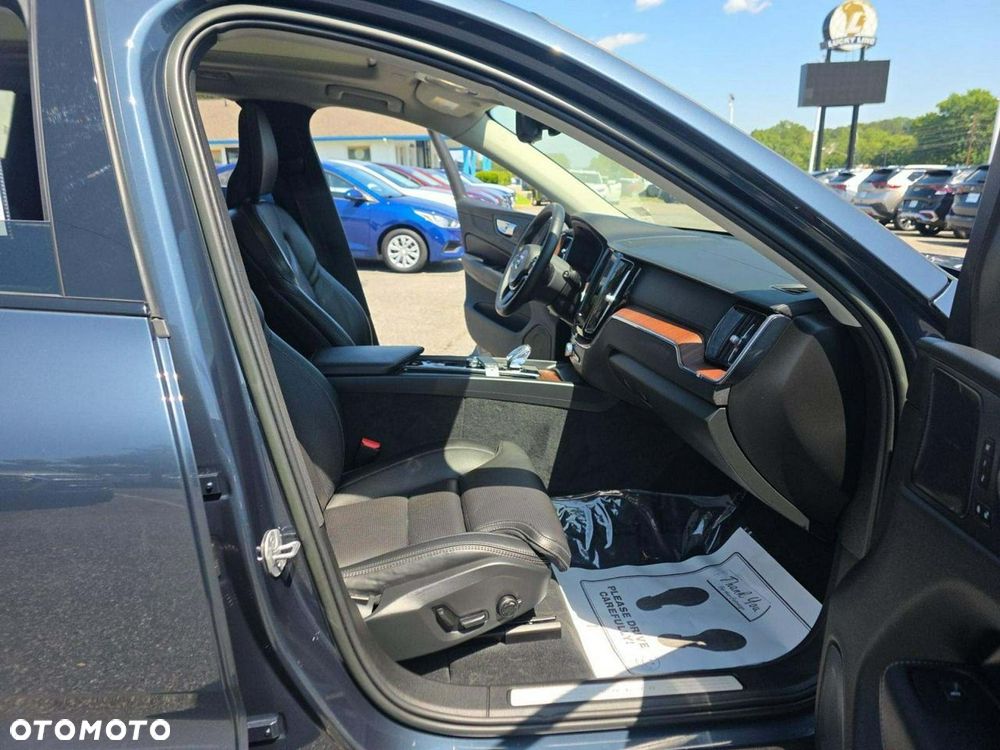 Volvo XC 60 B5 B AWD Ultimate Dark - 8