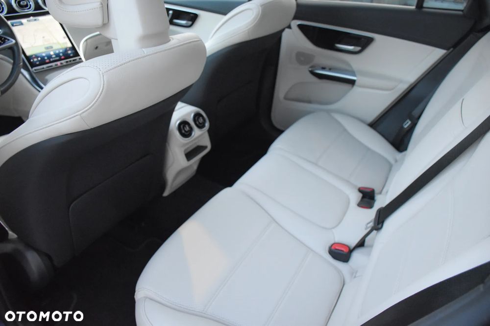 Mercedes-Benz GLC 200 4Matic 9G-TRONIC Avantgarde Advanced - 32