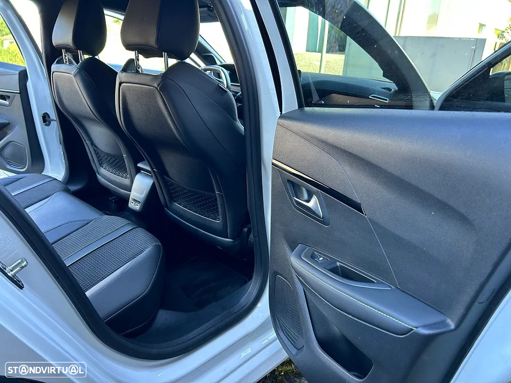 Peugeot e-208 50 kWh GT Line - 17