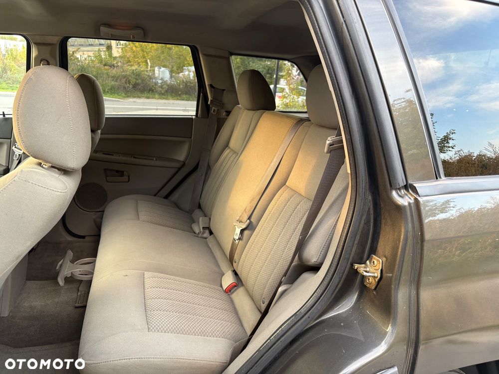 Jeep Grand Cherokee - 23