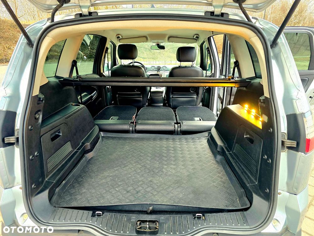 Ford S-Max - 19