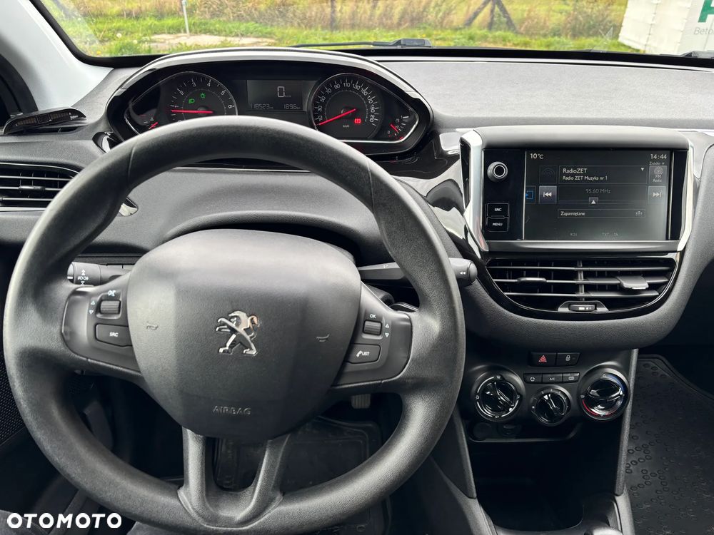 Peugeot 208 - 11