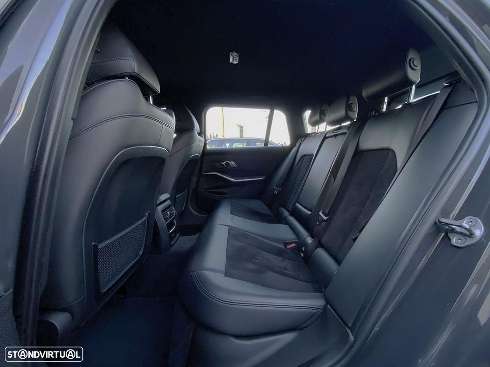 BMW 320 d Pack Desportivo M Auto - 53