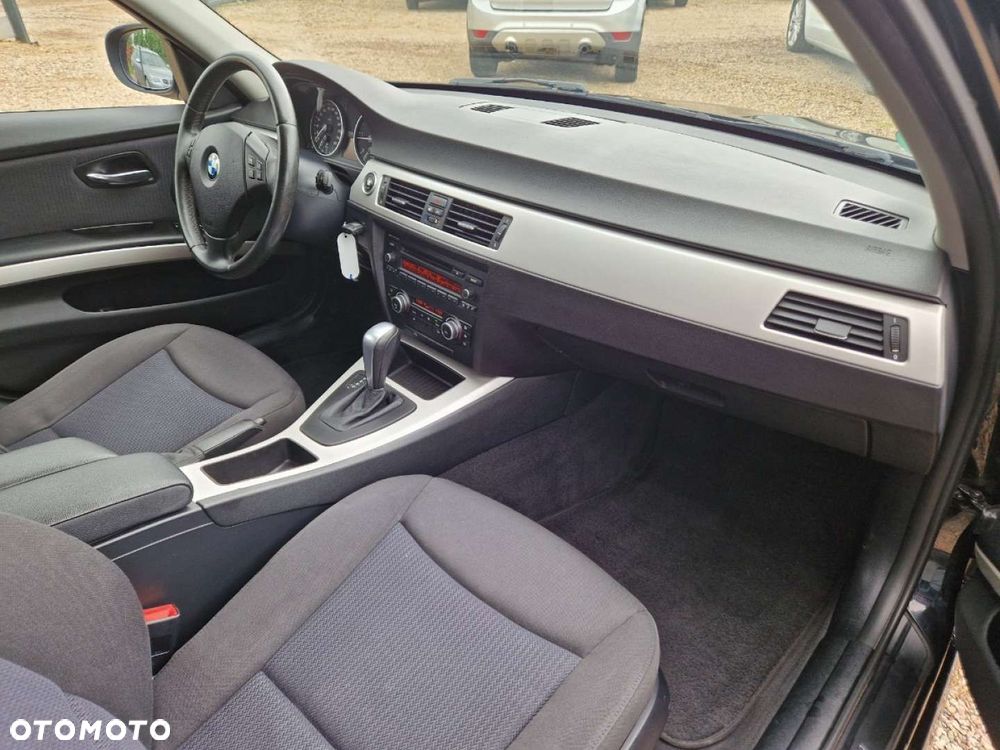 BMW Seria 3 318d Touring - 17