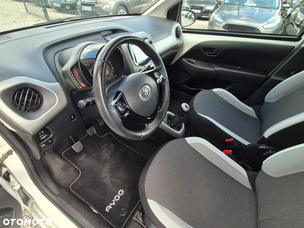 Toyota Aygo x-play Eco - 28
