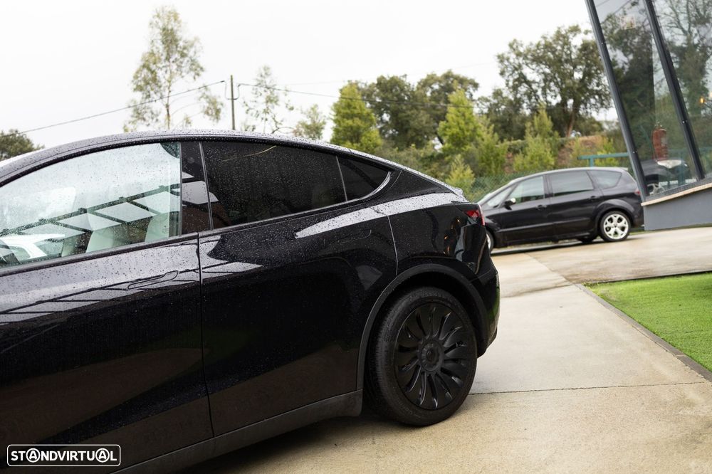 Tesla Model Y Standard RWD - 18
