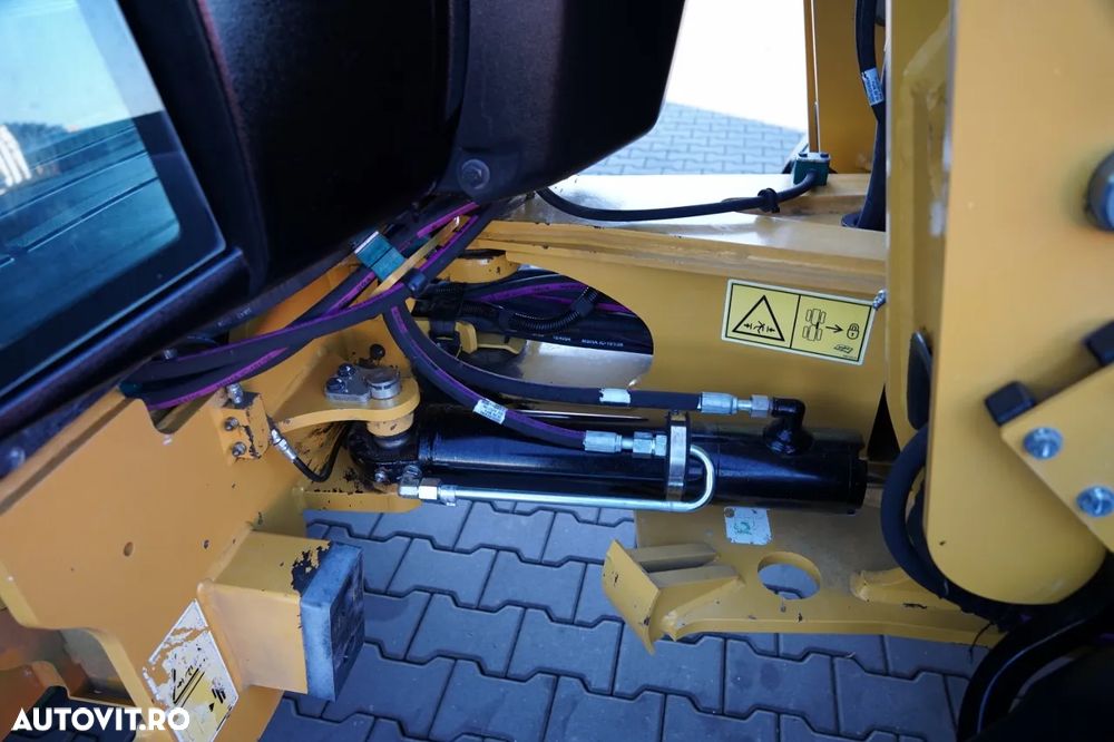 Cat 906M / ÎNCĂRCĂTOR PE ROȚI / 2020 / CUPĂ CU FALCI / - 23
