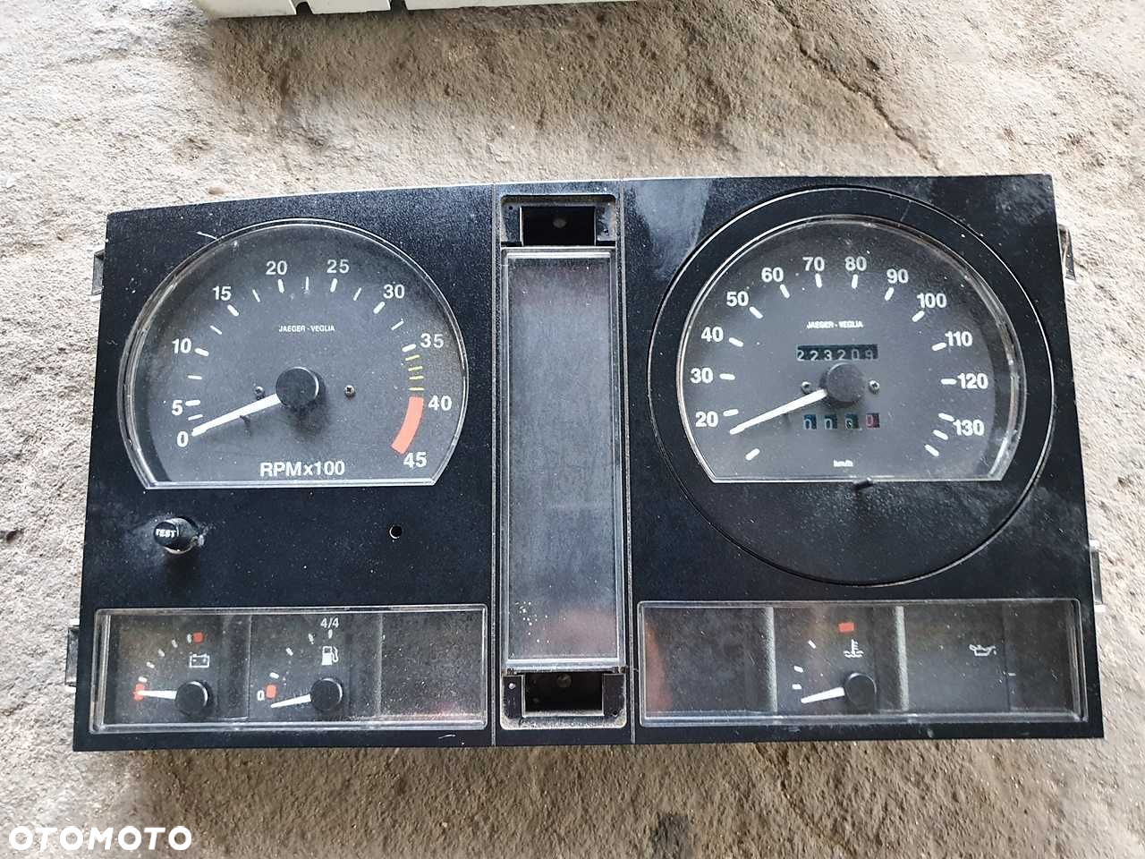 Licznik zegar Nissan Atleon rocznik 99-01 Europa - 2