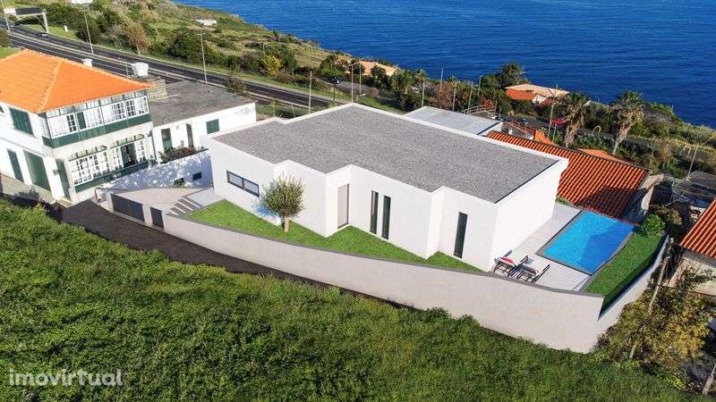 Moradia T3 Contemporânea no Caniço, Vista Desafogada e Áreas Generosas - Grande imagem: 3/7