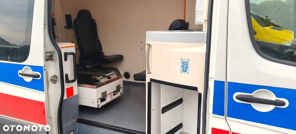 Mercedes-Benz Sprinter 316 Ambulans - 12