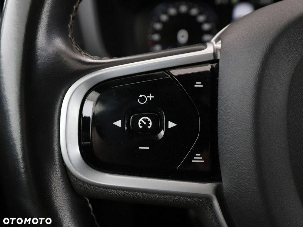 Volvo V60 T8 AWD Twin Engine Geartronic R-Design - 36