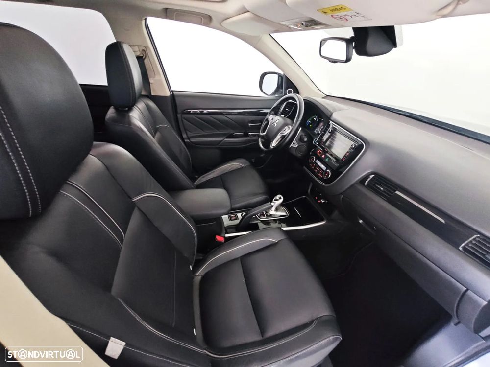 Mitsubishi Outlander - 49