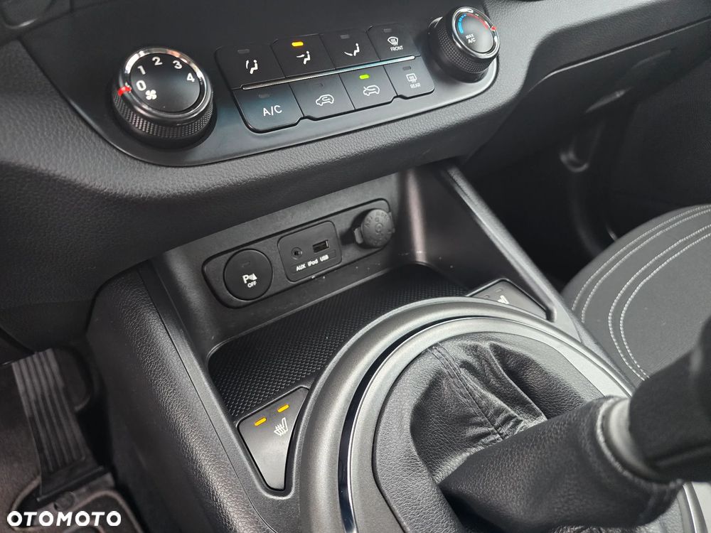 Kia Sportage 2.0 L - 34