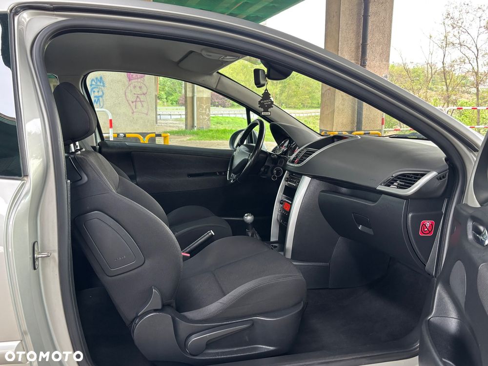 Peugeot 207 - 11