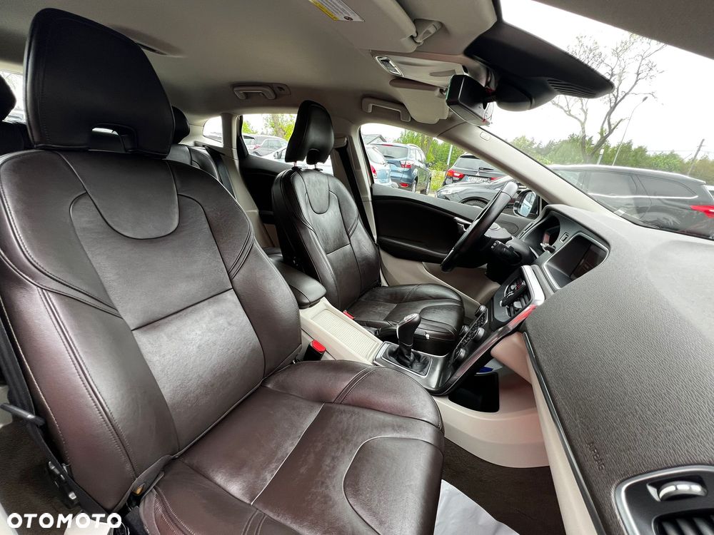Volvo V40 D2 Summum - 33