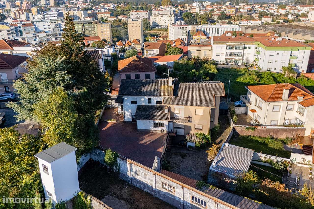Duas Moradias Geminadas | Habitação, Comércio e Garagem | Centro de Sã - Grande imagem: 5/42