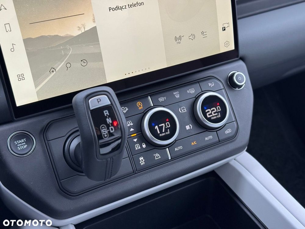 Land Rover Defender - 24