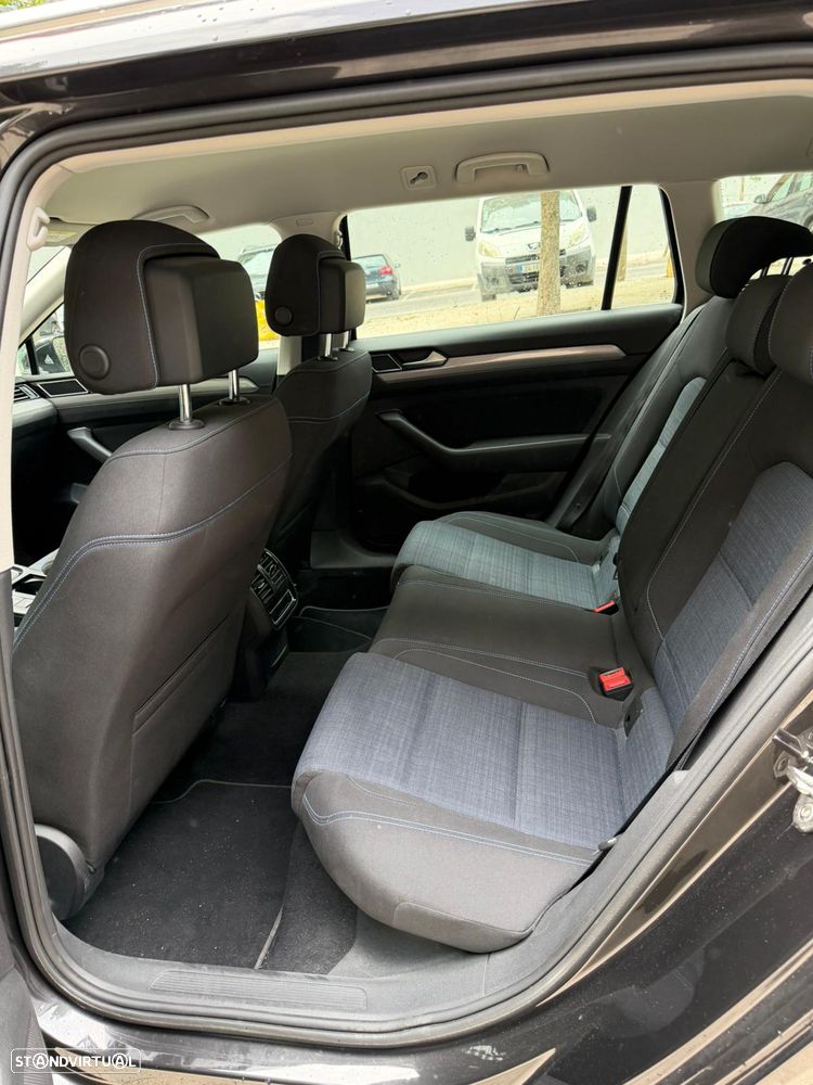 VW Passat Variant - 12