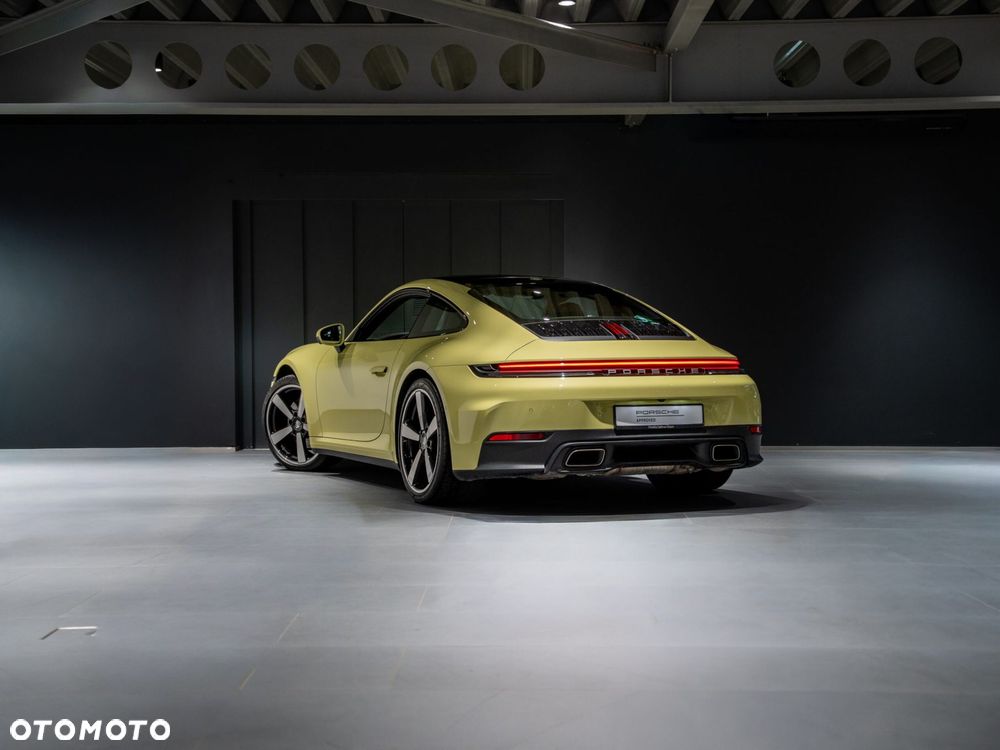 Porsche 911 Carrera - 3