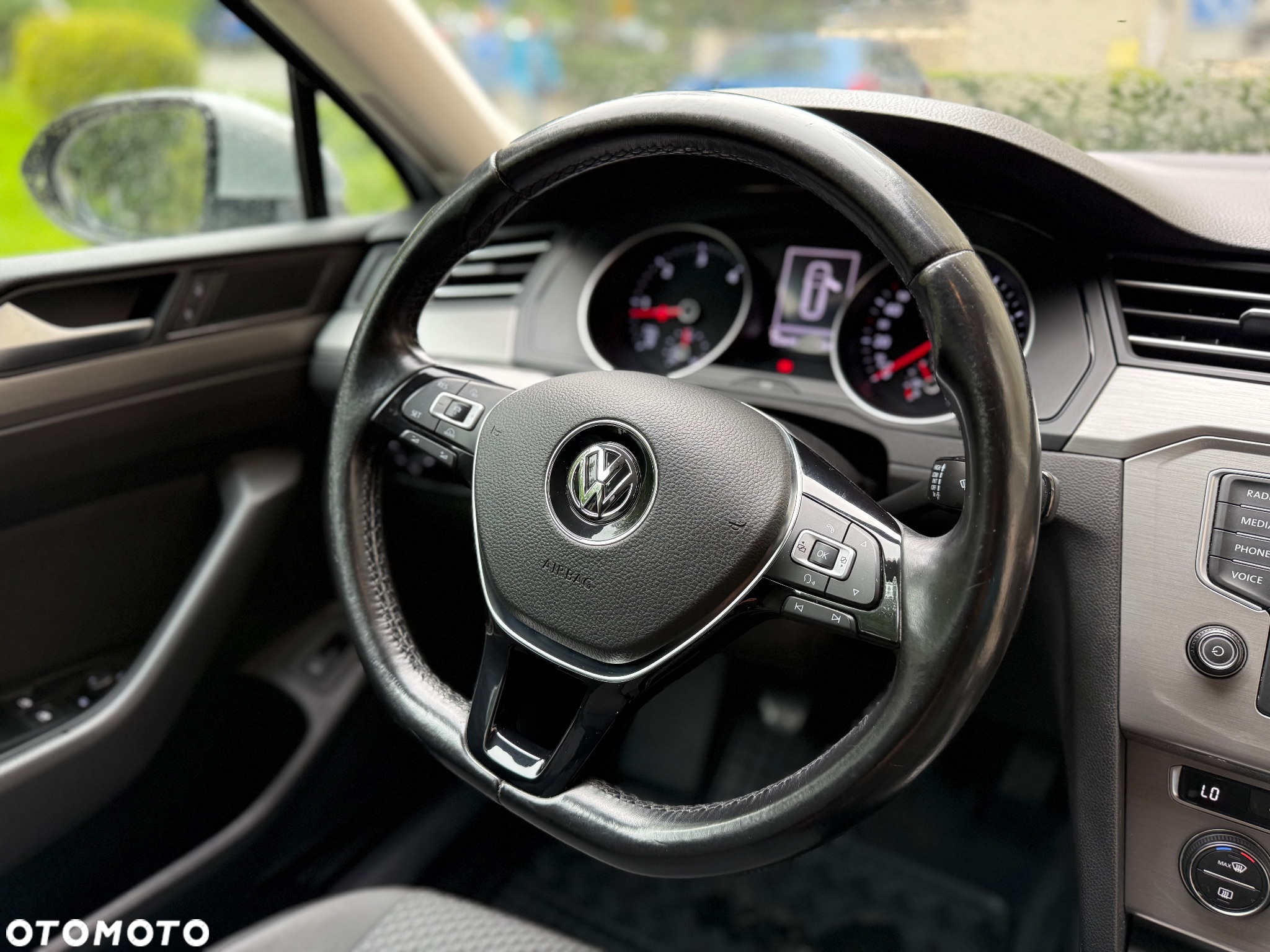 Volkswagen Passat 1.6 TDI BMT Trendline - 32