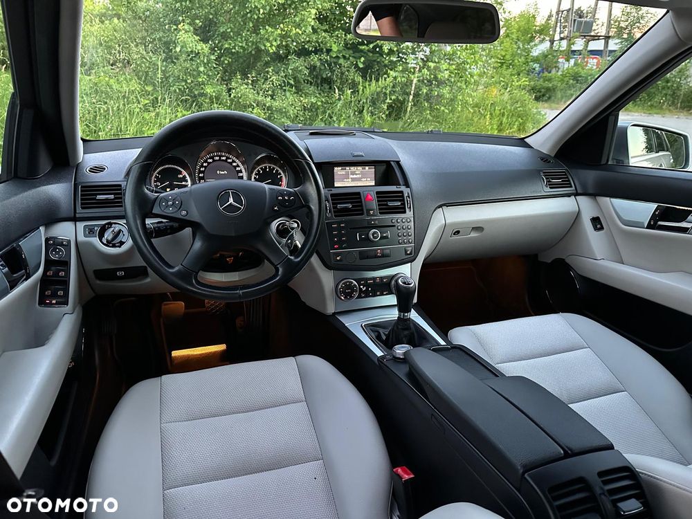 Mercedes-Benz Klasa C 180 Kompressor BlueEFFICIENCY Avantgarde - 23